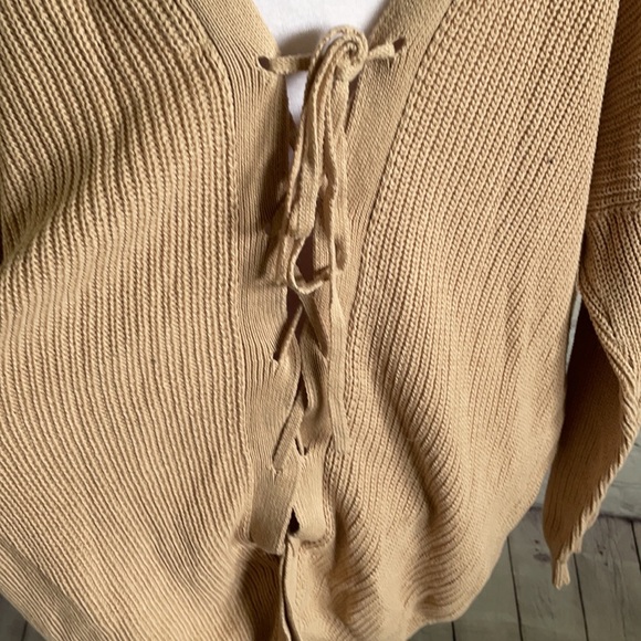 Tobi Women’s Sweater - Picture 3 of 4